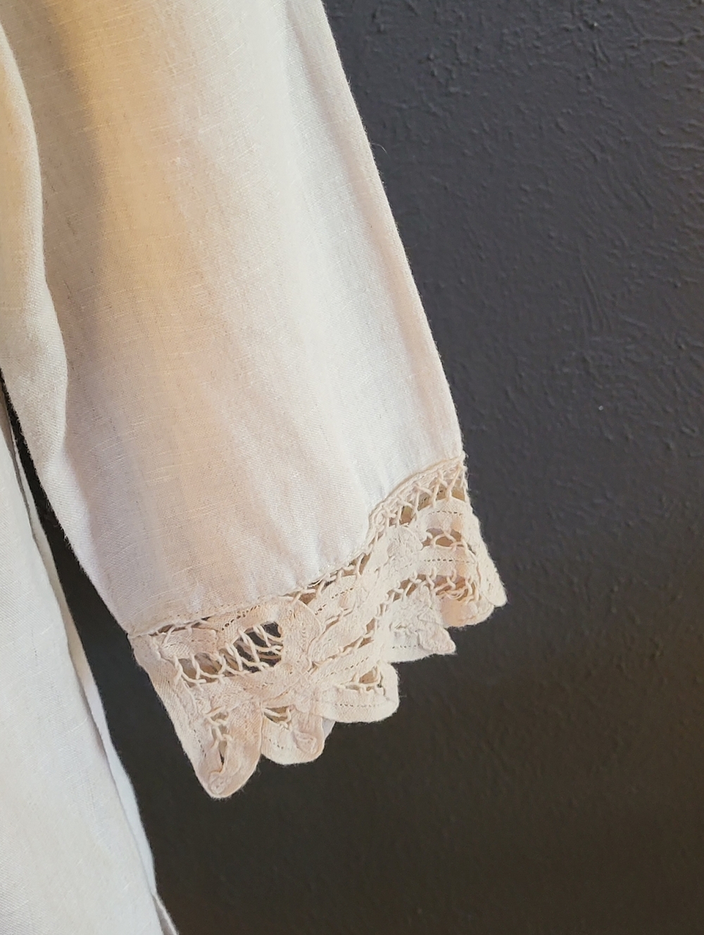 Liz Claiborne Medium Linen Button-up Blouse In A Natural Stone Color - Picture 4 of 9